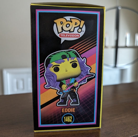 Eddie Stranger Things Funko Blacklight EE Exclusive Limited Edition 1462 - Picture 4 of 6